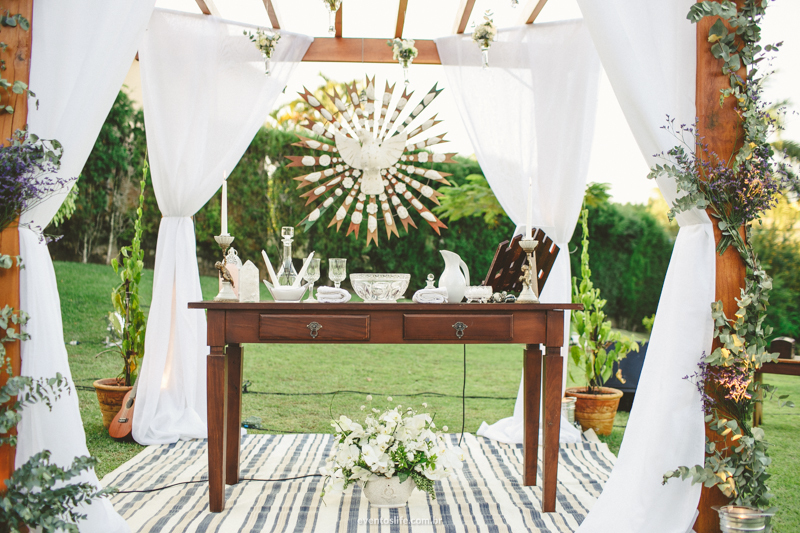 Thais e Daniel, Cerimônia Celta, Wedding, Case de dia, Festa animada, Festa divertida, Casar no interior, Casamento no interior, Casamento de Dia, Life Fotografia, Casamento Celta, Detalhes, Foto do Altar, Aparador, Altar, Casamento em casa, Boituva, SP