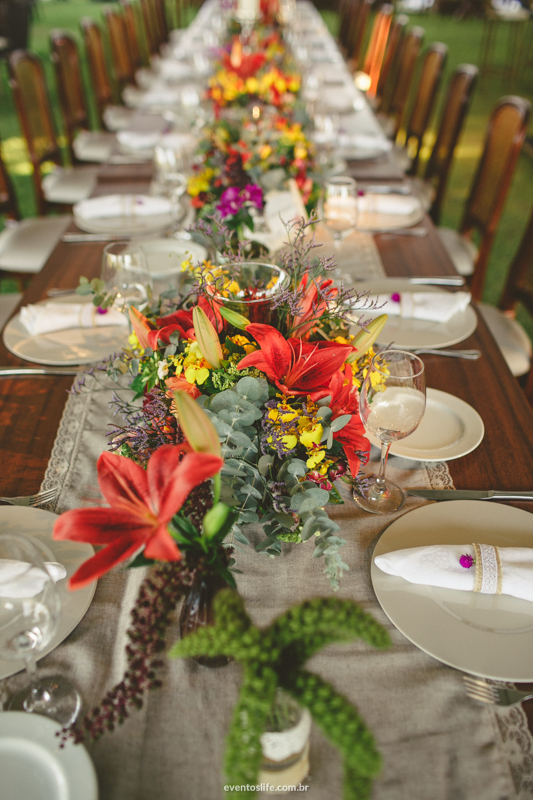 Thais e Daniel, Cerimônia Celta, Wedding, Case de dia, Festa animada, Festa divertida, Casar no interior, Casamento no interior, Casamento de Dia, Life Fotografia, Casamento em Casa, Flores, Decoração da mesa, Pratos, Sousplat, Folha de eucalipto