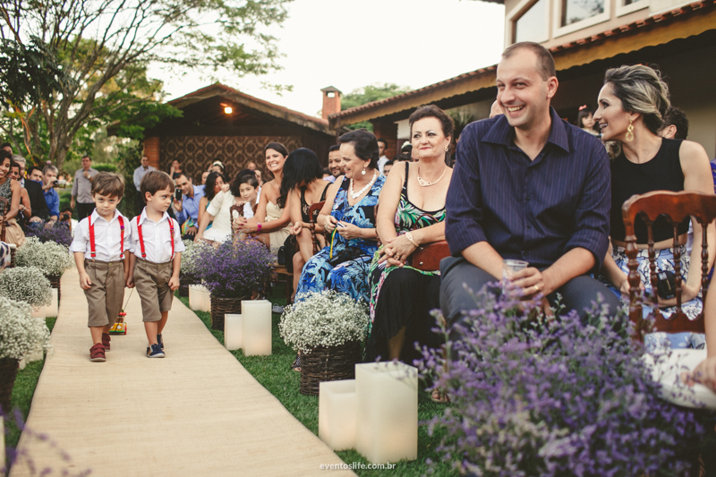 Thais e Daniel, Cerimônia Celta, Wedding, Case de dia, Festa animada, Festa divertida, Casar no interior, Casamento no interior, Casamento de Dia, Life Fotografia, Noivinhos, Pajens, Casamento de Dia, Cerimônia ao ar livre, Entrada das crianças, Risadas