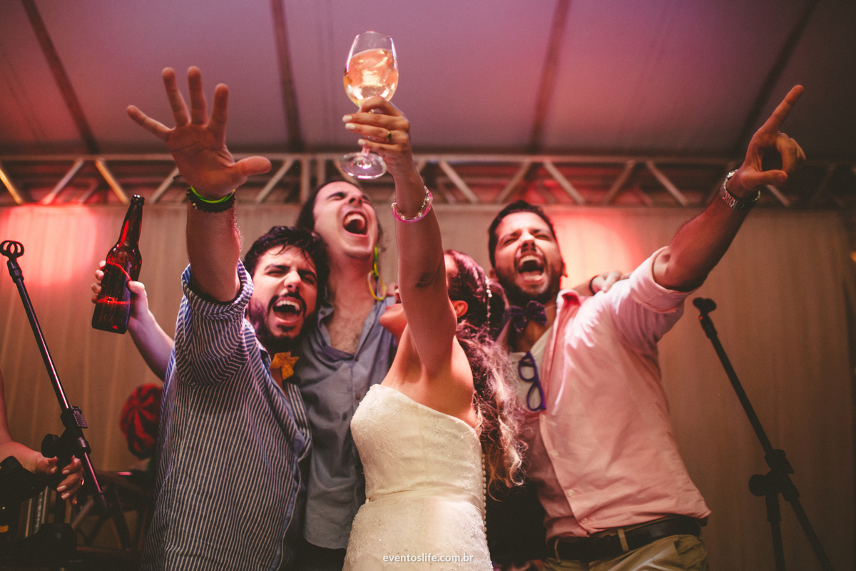 Thais e Daniel, Cerimônia Celta, Wedding, Case de dia, Festa animada, Festa divertida, Casar no interior, Casamento no interior, Casamento de Dia, Life Fotografia, Festa de Casamento, Convidados animados, Casamento Celta, Brinde