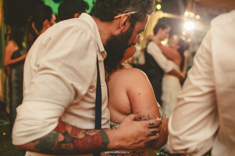 Thais e Daniel, Cerimônia Celta, Wedding, Case de dia, Festa animada, Festa divertida, Casar no interior, Casamento no interior, Casamento de Dia, Life Fotografia, Carinho, Tatuagem, Casamento, Festa de Casamento, Recepção, Pista de dança