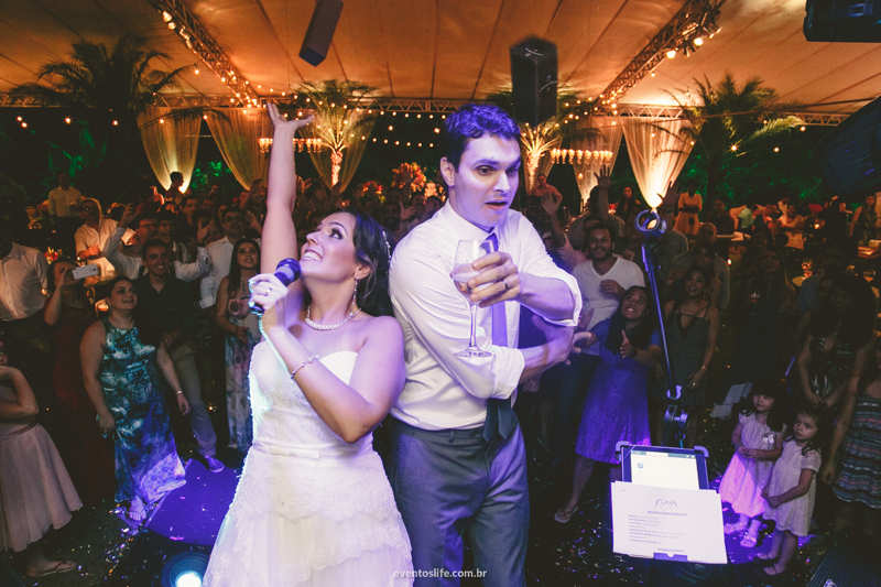 Thais e Daniel, Cerimônia Celta, Wedding, Case de dia, Festa animada, Festa divertida, Casar no interior, Casamento no interior, Casamento de Dia, Life Fotografia, Buquê desconstruído, Jogando o buquê, Whisky, Pista de dança, Colorido