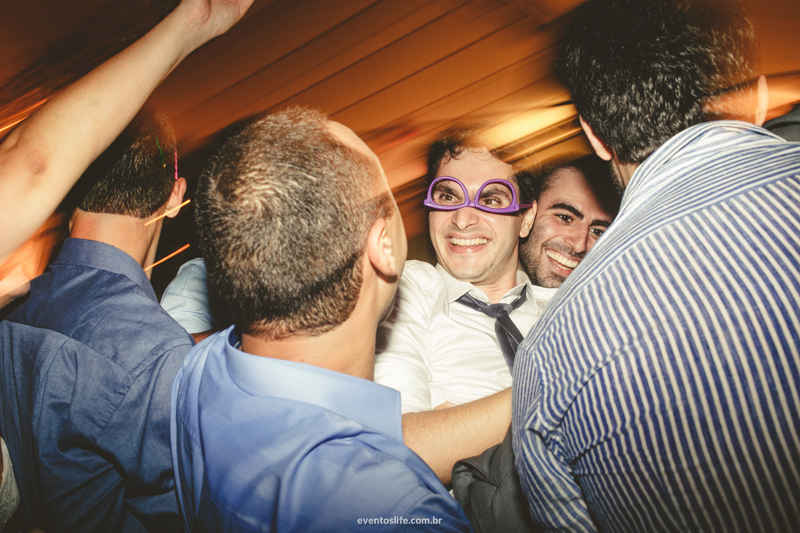 Thais e Daniel, Cerimônia Celta, Wedding, Case de dia, Festa animada, Festa divertida, Casar no interior, Casamento no interior, Casamento de Dia, Life Fotografia, Noivo engraçado, Óculos ao contrário, Badulaques de casamento, Panning, Fotografia Criativa