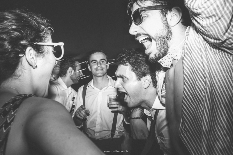 Thais e Daniel, Cerimônia Celta, Wedding, Case de dia, Festa animada, Festa divertida, Casar no interior, Casamento no interior, Casamento de Dia, Life Fotografia, Cenas de Casamento, Histórias, PB, Noivo Cantando