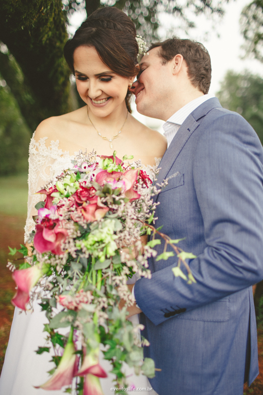 Casamento Carol e Thiago, Carol e Thiago, Wedding, Case de dia, Casar no interior, Casamento no interior, Casamento de Dia, Casamento ao ar livre, Espaço Alvorada, Fazenda Alvorada, Life Fotografia, Buquê lindo, Carinho dos noivos, Casal lindo, Buquê