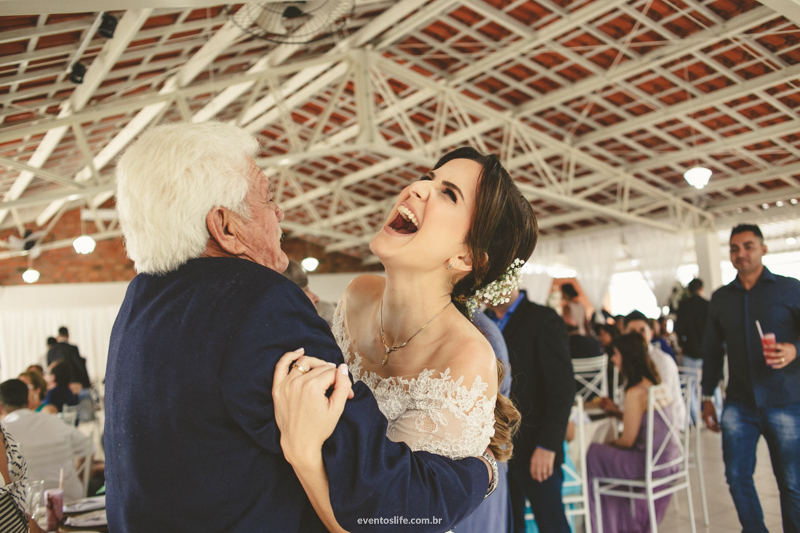 Casamento Carol e Thiago, Carol e Thiago, Wedding, Case de dia, Casar no interior, Casamento no interior, Casamento de Dia, Casamento ao ar livre, Espaço Alvorada, Fazenda Alvorada, Life Fotografia, Abraços, Convidados, Festa de Casamento