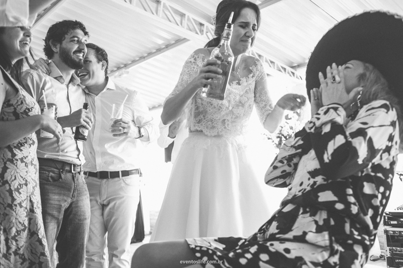 Casamento Carol e Thiago, Carol e Thiago, Wedding, Case de dia, Casar no interior, Casamento no interior, Casamento de Dia, Casamento ao ar livre, Espaço Alvorada, Fazenda Alvorada, Life Fotografia, Foto PB, Fotografia documental, Foto espontânea, Festa