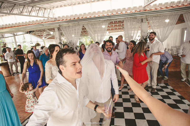 Casamento Carol e Thiago, Carol e Thiago, Wedding, Case de dia, Casar no interior, Casamento no interior, Casamento de Dia, Casamento ao ar livre, Espaço Alvorada, Fazenda Alvorada, Life Fotografia, Convidados divertidos, Festa de Casamento, Party