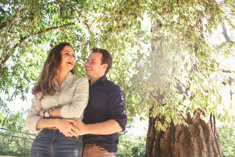 Ensaio Carol e Thiago, Ensaio Campinas, Bar da Cachoeira, Sorocaba, Pré Casamento, Pré Wedding, E-Session, Sessão Pré Casamento, Ensaio Fotográfico, Life Fotografia, abraço carinhoso, Bar da Cachoeira, Natureza, Ensaio no interior, Ensaio na natureza