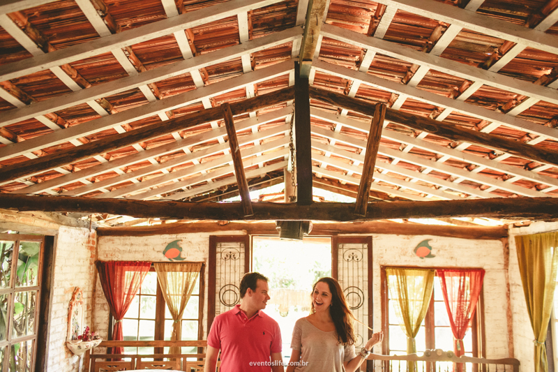 Ensaio Carol e Thiago, Ensaio Campinas, Bar da Cachoeira, Sorocaba, Pré Casamento, Pré Wedding, E-Session, Sessão Pré Casamento, Ensaio Fotográfico, Life Fotografia, Ensaio no Bar, Bar da Cachoeira, Joaquim Egydio, Telhado rústico, Ensaio de Dia, Luz