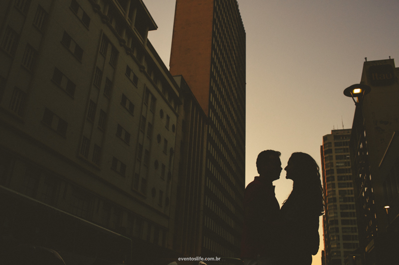 Ensaio Carol e Thiago, Ensaio Campinas, Bar da Cachoeira, Sorocaba, Pré Casamento, Pré Wedding, E-Session, Sessão Pré Casamento, Ensaio Fotográfico, Life Fotografia, Silhueta, Silhueta de casal, Prédios, Ensaio urbano, Fotógrafo Criativo, Fotografo