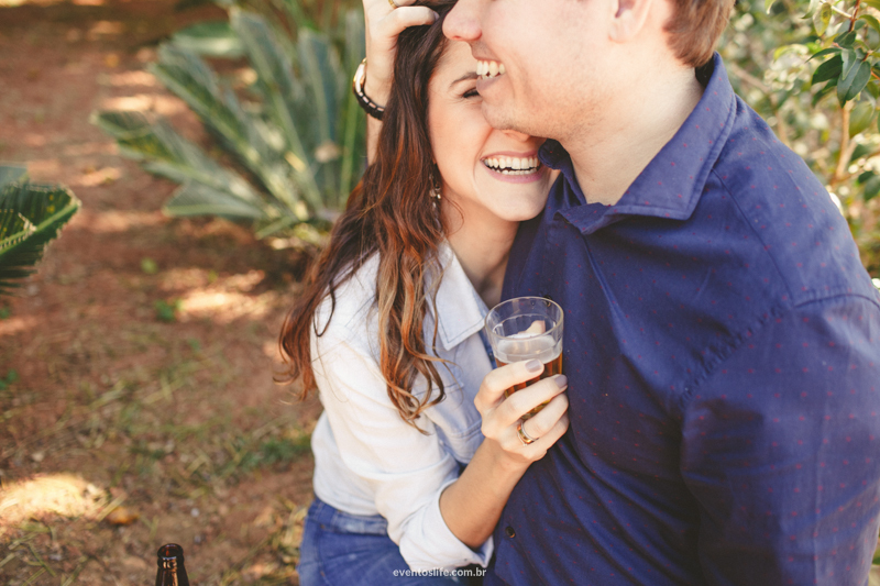 Ensaio Carol e Thiago, Ensaio Campinas, Bar da Cachoeira, Sorocaba, Pré Casamento, Pré Wedding, E-Session, Sessão Pré Casamento, Ensaio Fotográfico, Life Fotografia, Noivos felizes, Joaquim Egydio, Campinas, Abraço, Ensaio Casal,