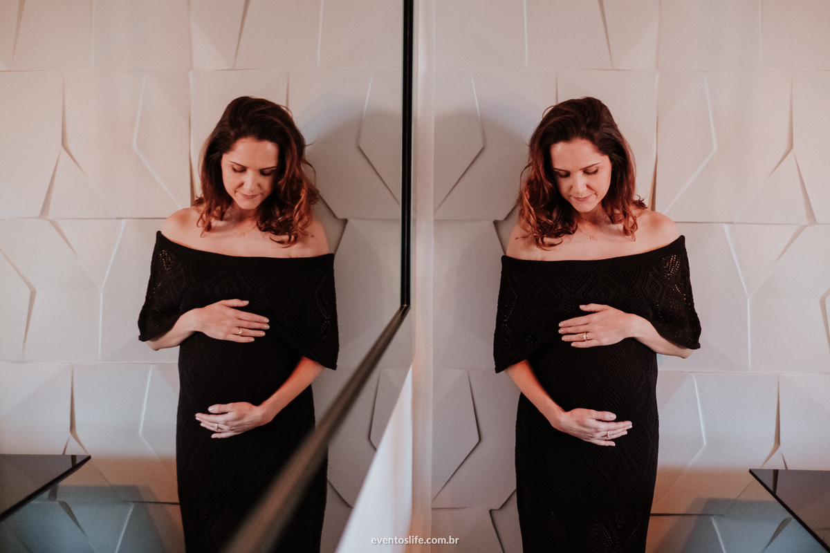 Ensaio Gestante, Sessão Grávida, Gravidez, Fotografia de Família, Sorocaba, Life Fotografia, Carinho de mãe, Grávida Feliz, Luz Natural, Foto espontânea, Ensaio em Casa, Ensaio Intimista, Foto Criativa, Reflexo, Grávida refletida, Casa linda
