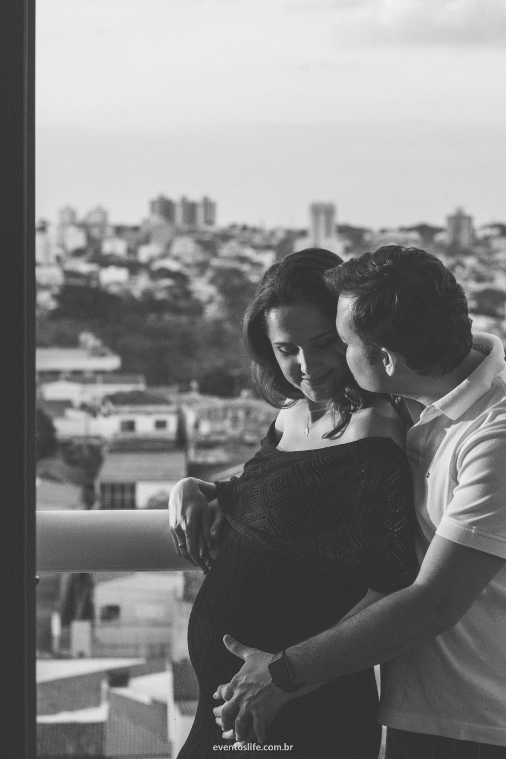 Ensaio Gestante, Sessão Grávida, Gravidez, Fotografia de Família, Sorocaba, Life Fotografia, Carinho de mãe, Grávida Feliz, Luz Natural, Foto espontânea, Ensaio em Casa, Ensaio Intimista, Foto Criativa, PB, Foto Preto e Branca, Fotografia PB