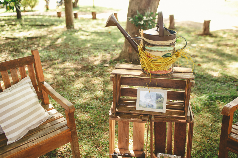 Fotografia de Casamento, Priscile e Jeferson, Life Fotografia, Melhor fotografo de Sorocaba, Case de dia, Sitio 3 sois e uma lua, Indaiatuba, Decoração de campo, Bancos de madeira, caixa de feira, Regador, DIY, Faça você mesmo, Wedding