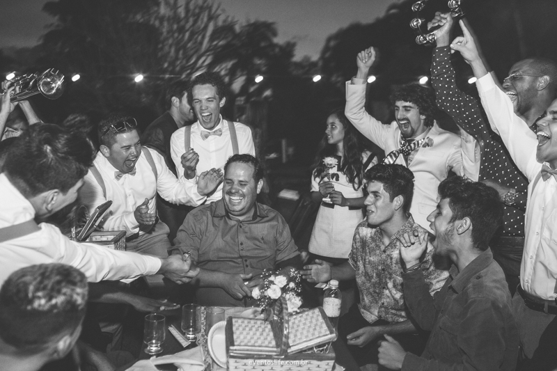 Fotografia de Casamento, Priscile e Jeferson, Life Fotografia, Melhor fotografo de Sorocaba, Case de dia, Sitio 3 sois e uma lua, Indaiatuba, Noivos, Casamento Adventista, Gravata do Noivo, Gravata, Momento da gravata, Foto espontânea, Foto Artística