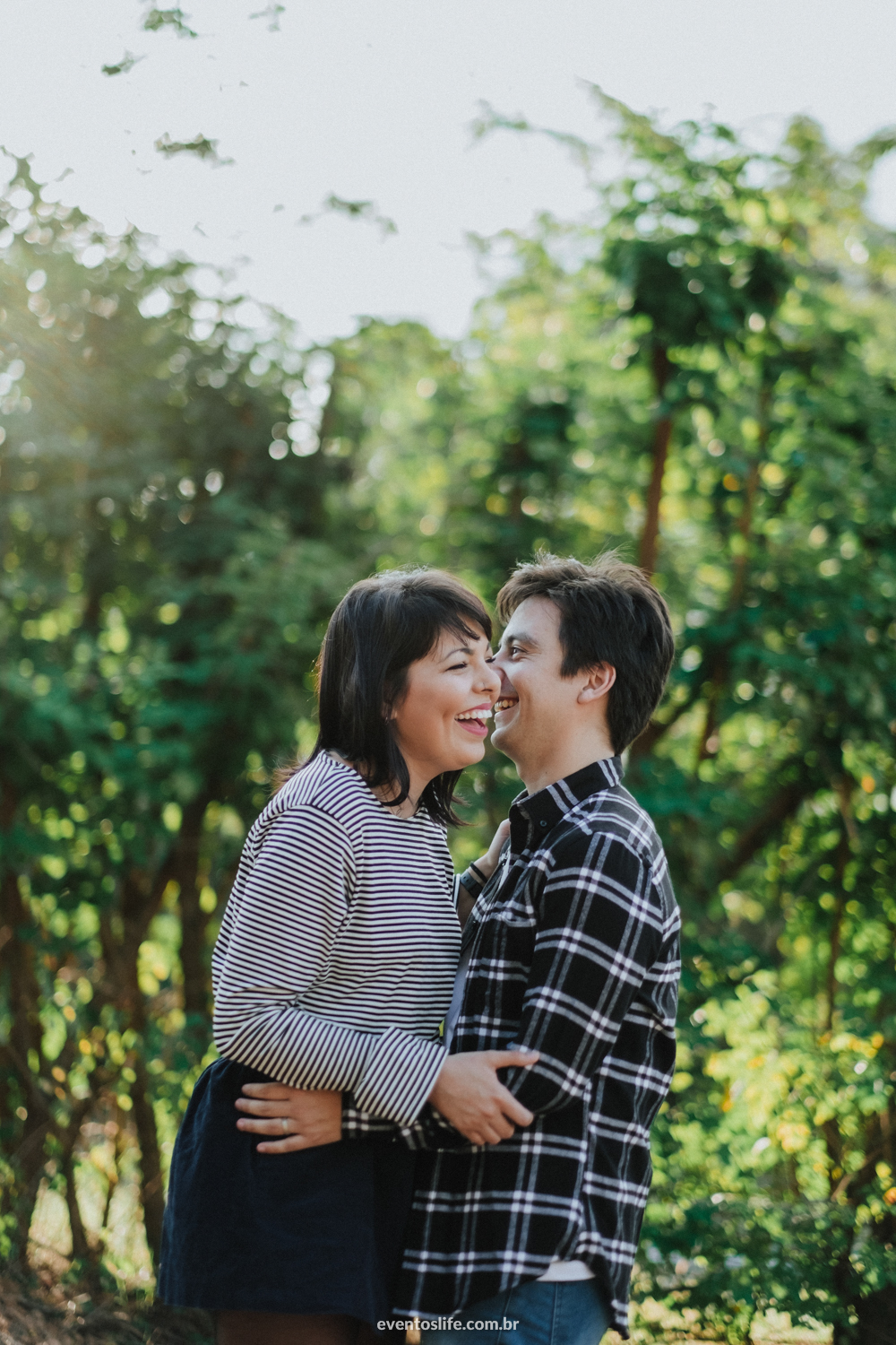 Life Fotografia, Ensaio Pré Casamento, Pré Wedding, Sessão Fotográfica, Geovana e William, Ensaio ao ar livre, Ensaio na natureza, Fotografia espontânea, Fotografia diferente, Abraços, Risadas, Luz natural, Casal feliz