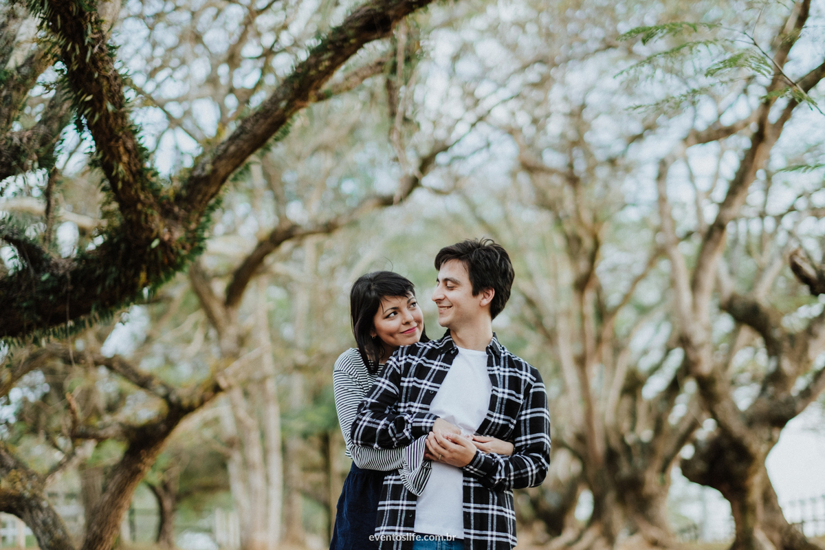 Life Fotografia, Ensaio Pré Casamento, Pré Wedding, Sessão Fotográfica, Geovana e William, Ensaio ao ar livre, Ensaio na natureza, Fotografia espontânea, Fotografia diferente, Olhar amoroso, Olhar carinhoso, Ensaio no inverno, Sessão inverno, Tons pasteis