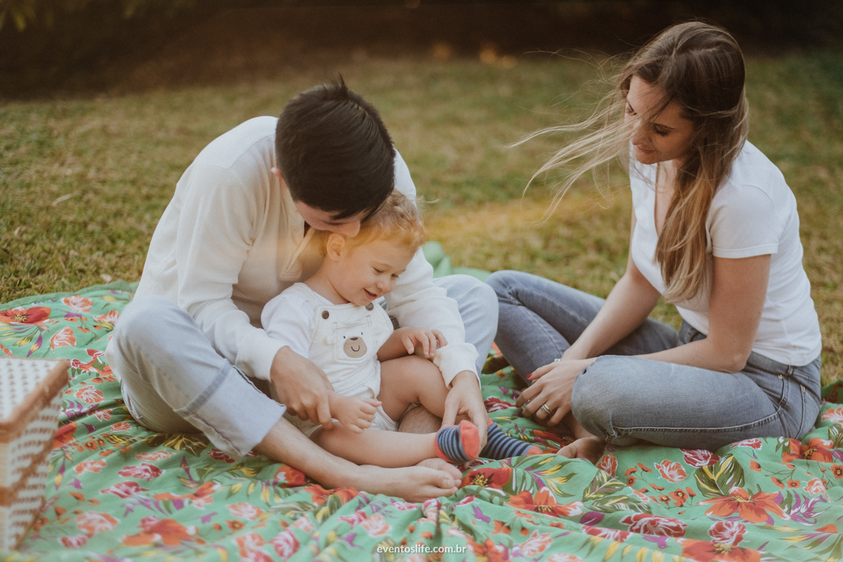 Ensaio Pré Casamento, Pré Casamento, Pré Wedding, Ensaio Família, Sessão fotografica, Sessão Namorados, Sessão, Curitiba, Paraná, Cave Colinas de Pedra, Vinícola, Ensaio na vinícola, Life Fotografia, Picnic, Toalha de picnic, Picnic em família
