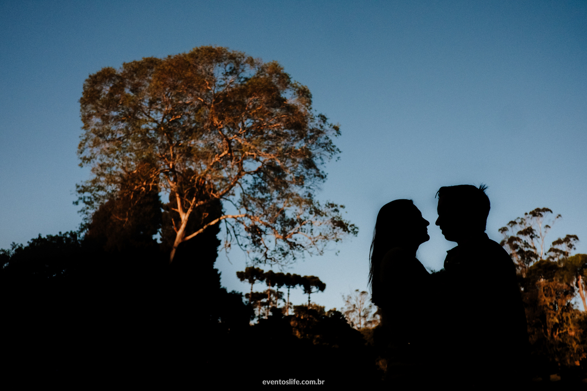 Ensaio Pré Casamento, Pré Casamento, Pré Wedding, Ensaio Família, Sessão fotografica, Sessão Namorados, Sessão, Curitiba, Paraná, Cave Colinas de Pedra, Vinícola, Ensaio na vinícola, Life Fotografia, Silhueta, Colorida, Ensaio casal, Foto diferente