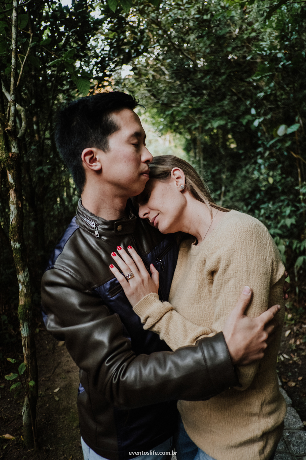 Ensaio Pré Casamento, Pré Casamento, Pré Wedding, Ensaio Família, Sessão fotografica, Sessão Namorados, Sessão, Curitiba, Paraná, Cave Colinas de Pedra, Vinícola, Ensaio na vinícola, Life Fotografia, Casal apaixonado, Foto carinhosa, foto romântica