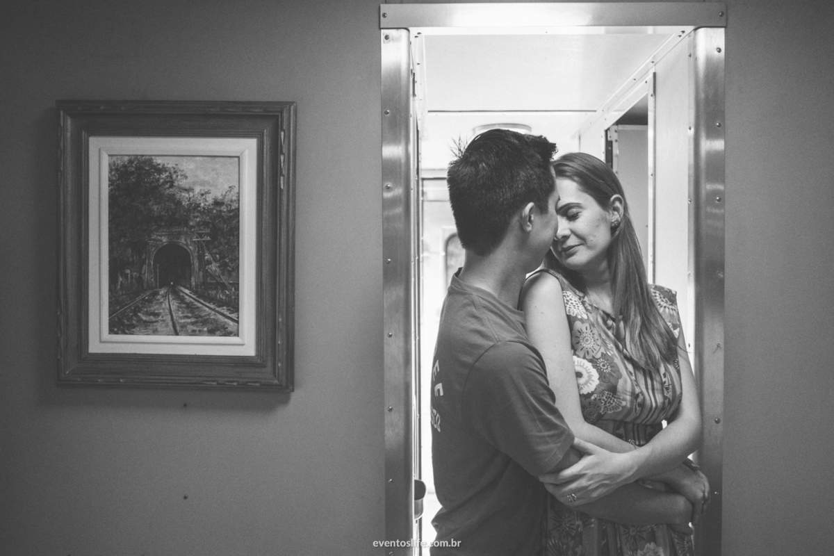 Ensaio Pré Casamento, Pré Casamento, Pré Wedding, Ensaio Família, Sessão fotografica, Sessão Namorados, Sessão, Curitiba, Paraná, Cave Colinas de Pedra, Vinícola, Ensaio na vinícola, Life Fotografia, Ensaio dentro do vagão, Ensaio no trem, PB, Trem, PR