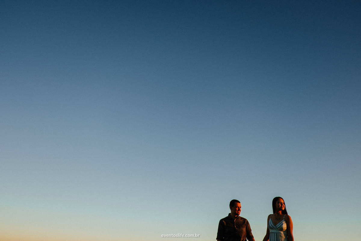 Life Fotografia, Ensaio Fotográfico de casal, Sorocaba, São Paulo, E-session, Pré-casamento, sessão de fotos, fotografia criativa, diferente, espontâneo, noivos, casal, amor, casamento, urbano, campo, cyndi omoto, alex oliveira, jéssica e danilo, céu