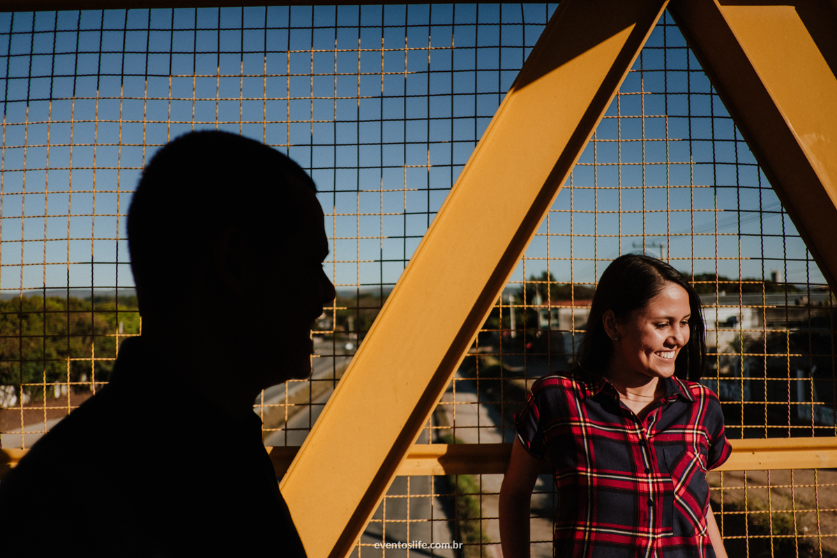 Life Fotografia, Ensaio Fotográfico de casal, Sorocaba, São Paulo, E-session, Pré-casamento, sessão de fotos, fotografia criativa, diferente, espontâneo, noivos, casal, amor, casamento, urbano, campo, cyndi omoto, alex oliveira, jéssica e danilo, silhueta