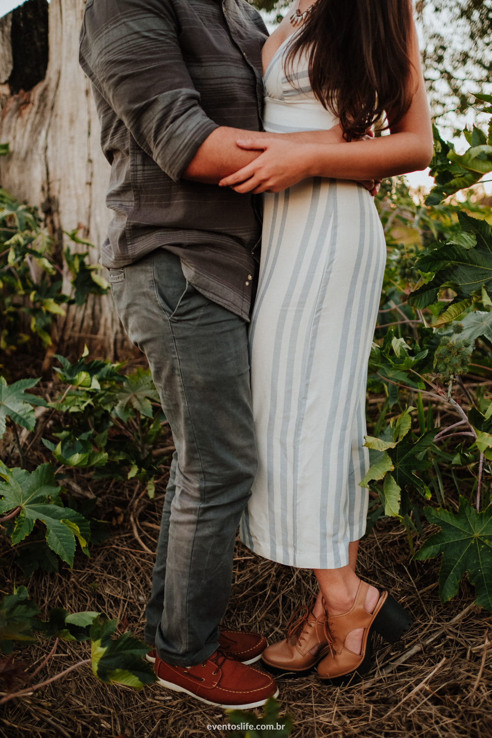 Life Fotografia, Ensaio Fotográfico de casal, Sorocaba, São Paulo, E-session, Pré-casamento, sessão de fotos, fotografia criativa, diferente, espontâneo, noivos, casal, amor, casamento, urbano, campo, cyndi omoto, alex oliveira, jéssica e danilo, tronco