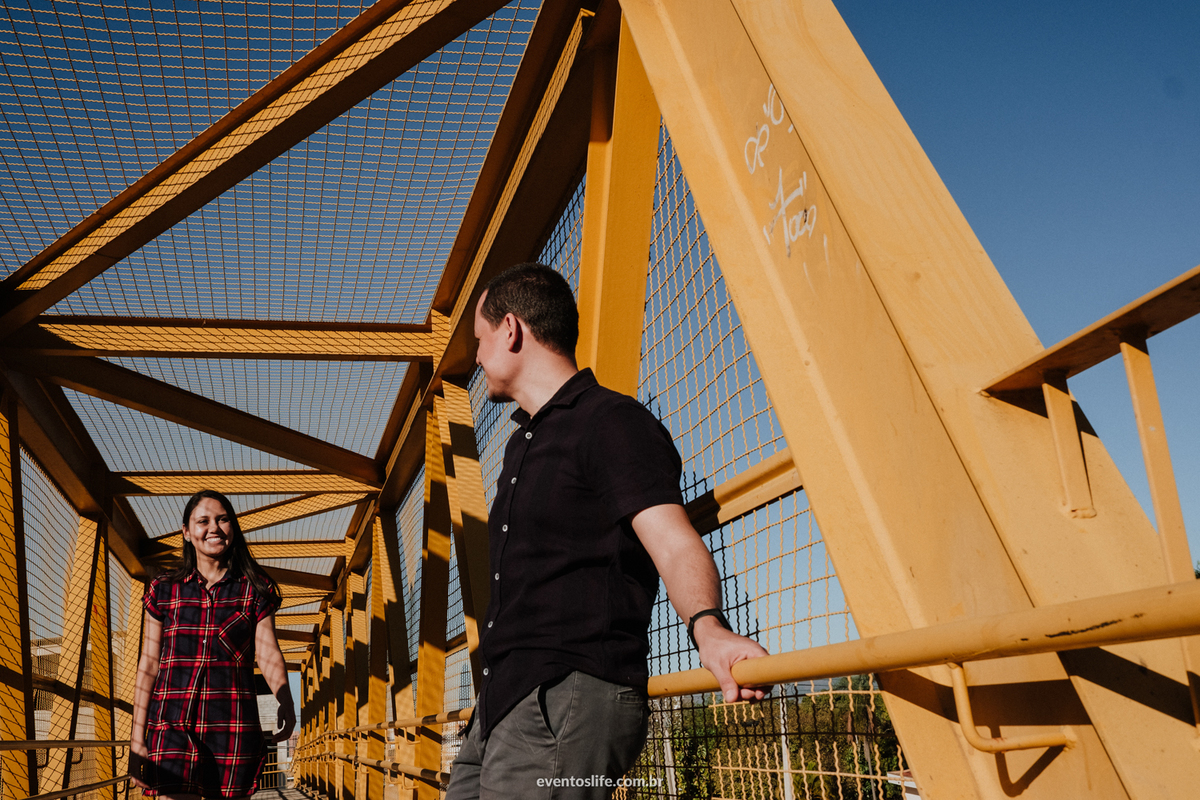 Life Fotografia, Ensaio Fotográfico de casal, Sorocaba, São Paulo, E-session, Pré-casamento, sessão de fotos, fotografia criativa, diferente, espontâneo, noivos, casal, amor, casamento, urbano, campo, cyndi omoto, alex oliveira, jéssica e danilo, ponte