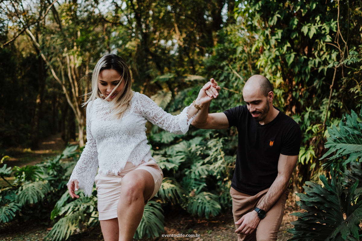 Ensaio Pré Casamento, Pré Wedding, Sessão Casal, Sessão Fotográfica, Casa dos Contos, São Roque, Sorocaba, São Paulo, Foto artística, Fotografia de Casamento, Ensaio, Melhor fotógrafo de Casamento de Sorocaba, Noivos, natureza, mato, campo, céu aberto