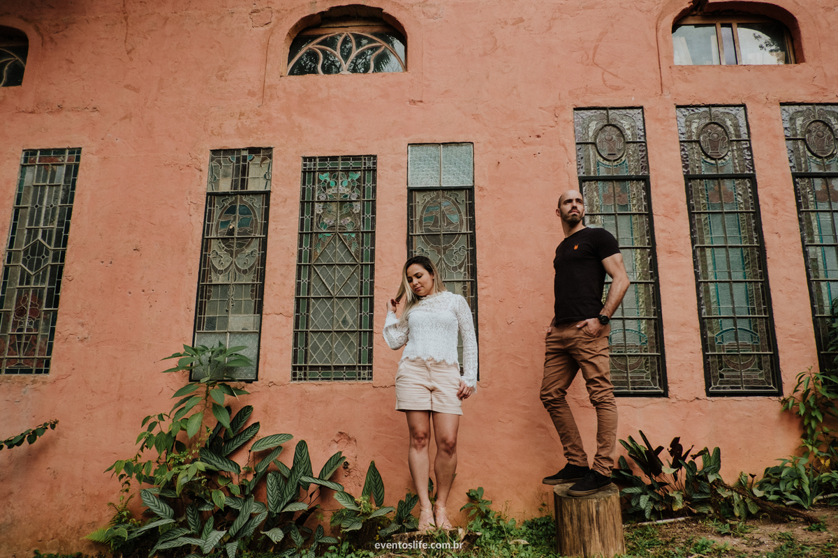 Ensaio Pré Casamento, Pré Wedding, Sessão Casal, Sessão Fotográfica, Casa dos Contos, São Roque, Sorocaba, São Paulo, Foto artística, Fotografia de Casamento, Ensaio, Melhor fotógrafo de Casamento de Sorocaba, Noivos, casal comum, casa antiga, diferente