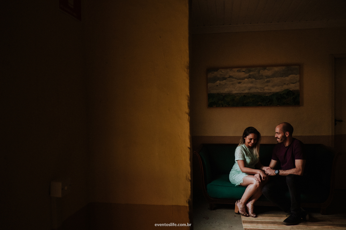 Ensaio Pré Casamento, Pré Wedding, Sessão Casal, Sessão Fotográfica, Casa dos Contos, São Roque, Sorocaba, São Paulo, Foto artística, Fotografia de Casamento, Ensaio, Melhor fotógrafo de Casamento de Sorocaba, Noivos, parece pintura, foto subexposta