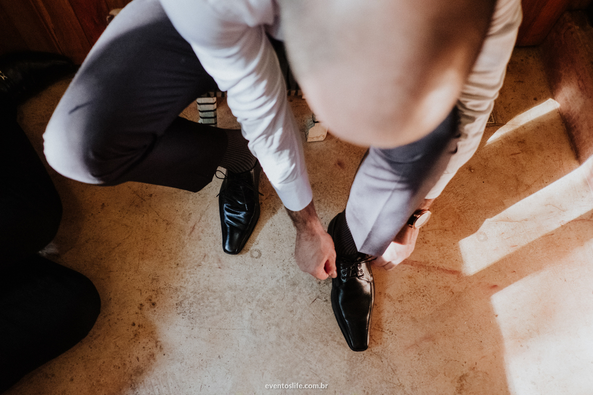 Life Fotografia, Fotografia de Casamento Sorocaba, Fotos de Casamento, Sorocaba, São Roque, São Paulo, Itu, Indaiatuba, Amanda e Rafael, Casamento ao ar livre, Fotos diferentes, Fotos espontâneas, Tajj, Making Of, Making of de Noivo, Sapato