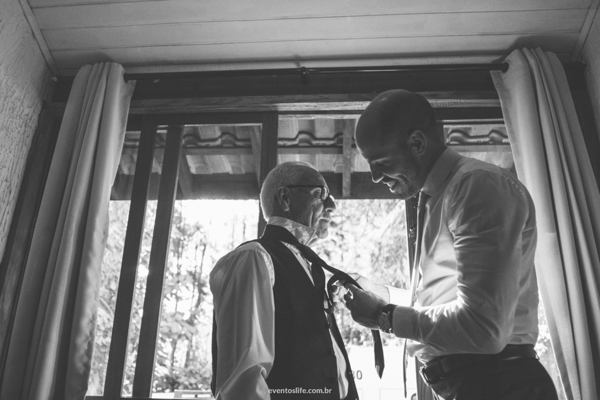 Life Fotografia, Fotografia de Casamento Sorocaba, Fotos de Casamento, Sorocaba, São Roque, São Paulo, Itu, Indaiatuba, Amanda e Rafael, Casamento ao ar livre, Fotos diferentes, Fotos espontâneas, Tajj, Pai e filho, Noivo, Noivo e pai, Making Of, PB