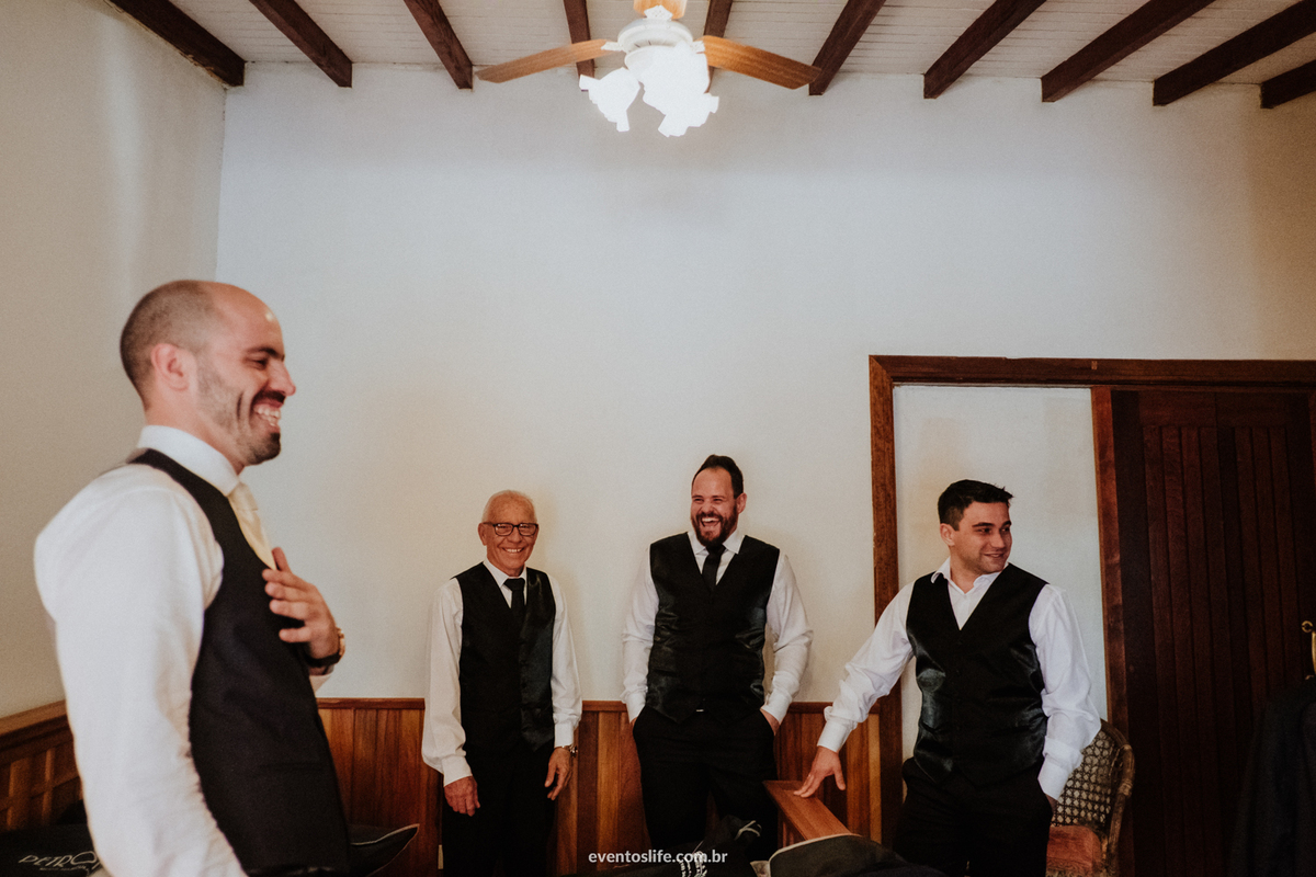 Life Fotografia, Fotografia de Casamento Sorocaba, Fotos de Casamento, Sorocaba, São Roque, São Paulo, Itu, Indaiatuba, Amanda e Rafael, Casamento ao ar livre, Fotos diferentes, Fotos espontâneas, Tajj, Making of de Noivo, Padrinhos, Risadas