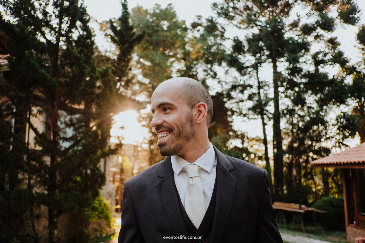 Life Fotografia, Fotografia de Casamento Sorocaba, Fotos de Casamento, Sorocaba, São Roque, São Paulo, Itu, Indaiatuba, Amanda e Rafael, Casamento ao ar livre, Fotos diferentes, Fotos espontâneas, Tajj, Retrato, Noivo, Pôr do Sol, Sorrisos, Golden Hour