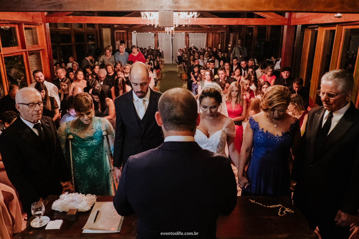 Life Fotografia, Fotografia de Casamento Sorocaba, Fotos de Casamento, Sorocaba, São Roque, São Paulo, Itu, Indaiatuba, Amanda e Rafael, Casamento ao ar livre, Fotos diferentes, Fotos espontâneas, Tajj, Família, Pais, Cerimônia, Oração, Capela cheia