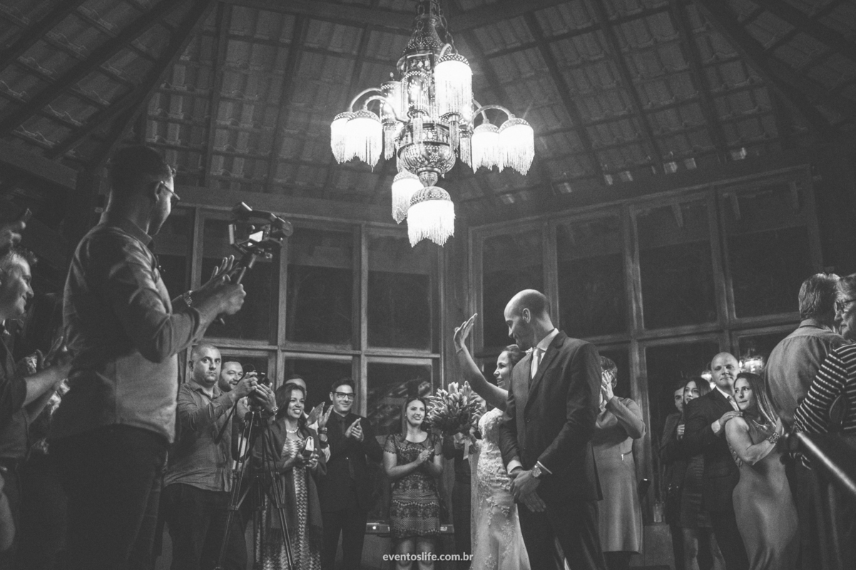 Life Fotografia, Fotografia de Casamento Sorocaba, Fotos de Casamento, Sorocaba, São Roque, São Paulo, Itu, Indaiatuba, Amanda e Rafael, Casamento ao ar livre, Fotos diferentes, Fotos espontâneas, Tajj, Capela de madeira, Espaço para casamentos, Interior