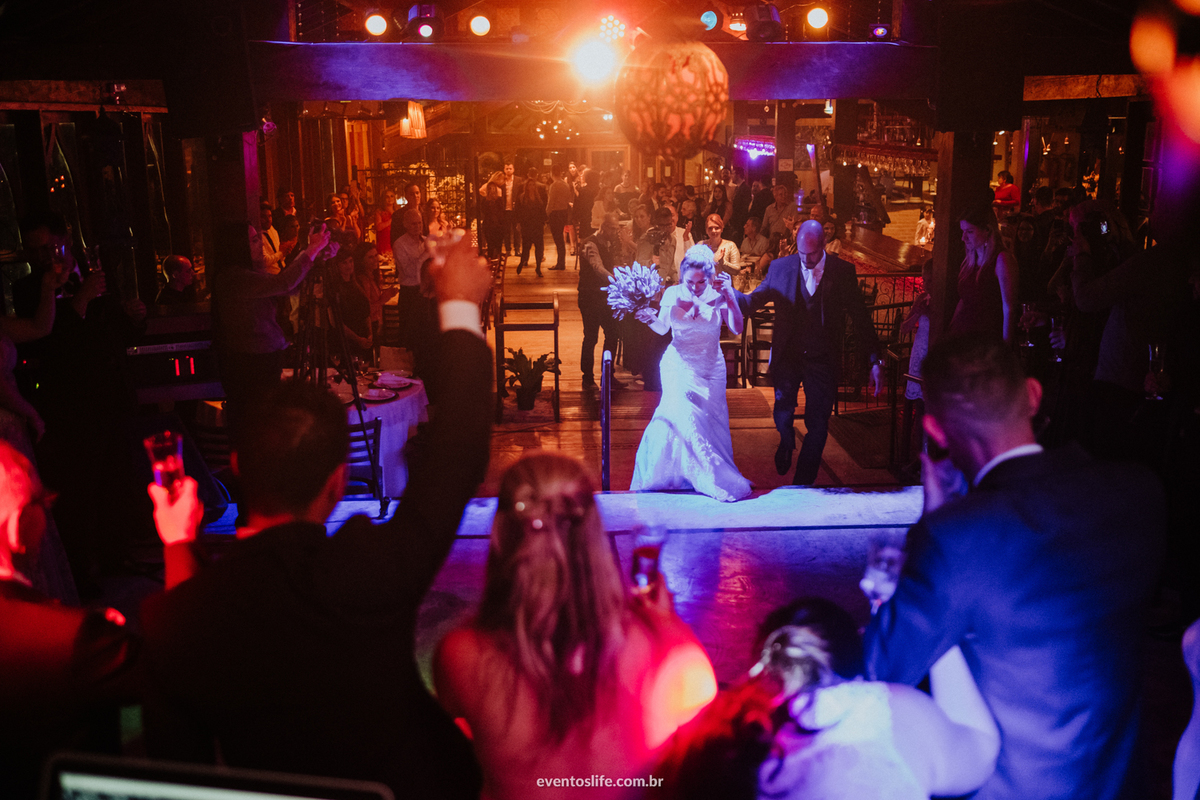 Life Fotografia, Fotografia de Casamento Sorocaba, Fotos de Casamento, Sorocaba, São Roque, São Paulo, Itu, Indaiatuba, Amanda e Rafael, Casamento ao ar livre, Fotos diferentes, Fotos espontâneas, Tajj, Entrada dos noivos, cores, pista de dança, Luzes