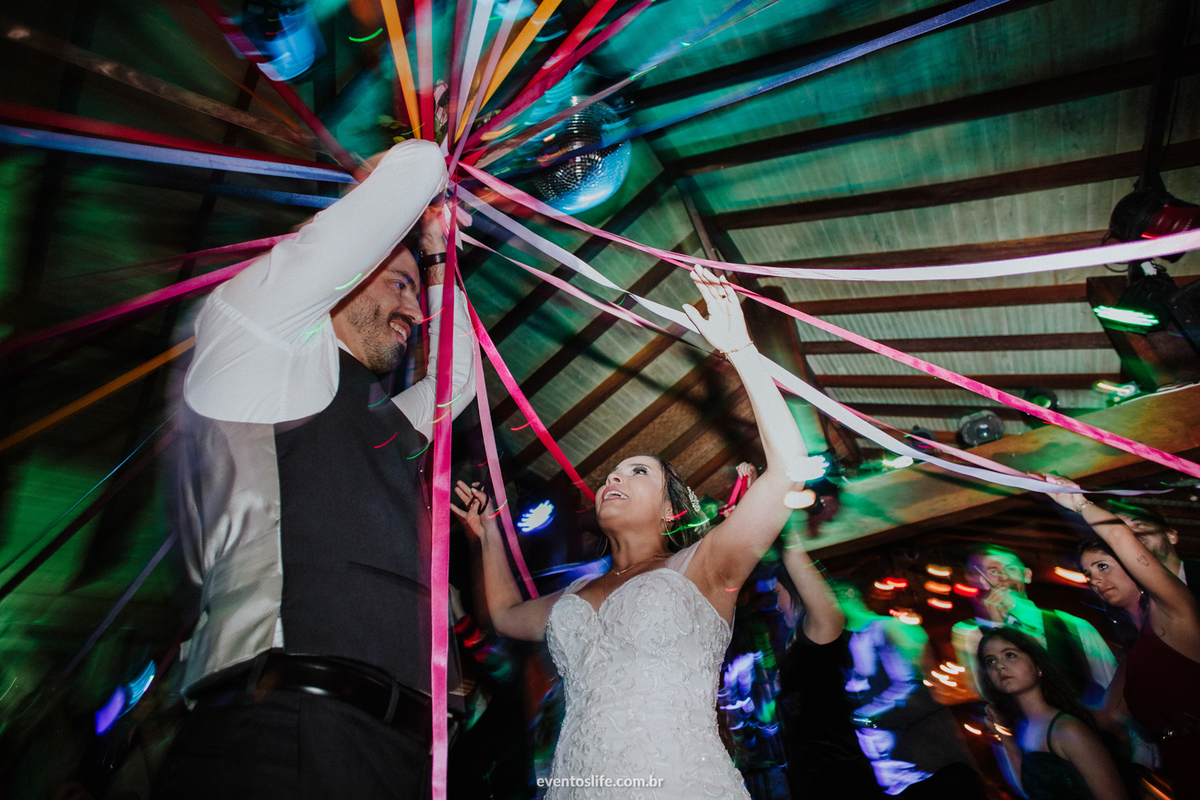 Life Fotografia, Fotografia de Casamento Sorocaba, Fotos de Casamento, Sorocaba, São Roque, São Paulo, Itu, Indaiatuba, Amanda e Rafael, Casamento ao ar livre, Fotos diferentes, Fotos espontâneas, Tajj, Buquê de fitas, Hora do buquê, Buquê de casamento