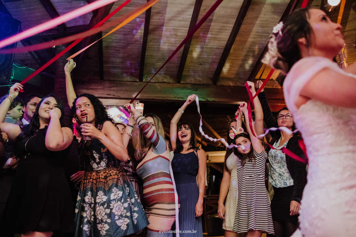 Life Fotografia, Fotografia de Casamento Sorocaba, Fotos de Casamento, Sorocaba, São Roque, São Paulo, Itu, Indaiatuba, Amanda e Rafael, Casamento ao ar livre, Fotos diferentes, Fotos espontâneas, Tajj, Buquê de fitas, Pista de dança, Buquê, Bouquet