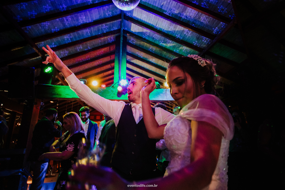 Life Fotografia, Fotografia de Casamento Sorocaba, Fotos de Casamento, Sorocaba, São Roque, São Paulo, Itu, Indaiatuba, Amanda e Rafael, Casamento ao ar livre, Fotos diferentes, Fotos espontâneas, Tajj, Noivos na pista, Festa de Casamento, Festa, Party