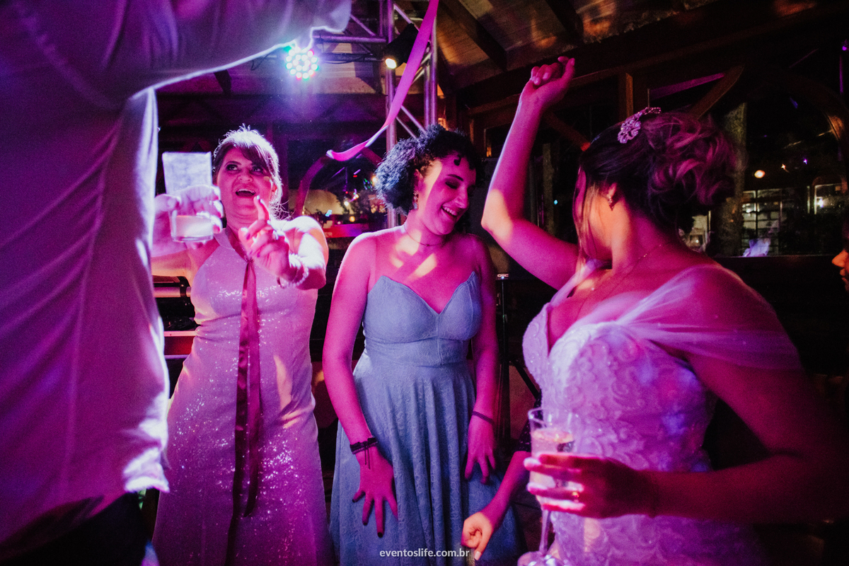 Life Fotografia, Fotografia de Casamento Sorocaba, Fotos de Casamento, Sorocaba, São Roque, São Paulo, Itu, Indaiatuba, Amanda e Rafael, Casamento ao ar livre, Fotos diferentes, Fotos espontâneas, Tajj, Noiva dançando, Festa de Casamento, Pista de Dança