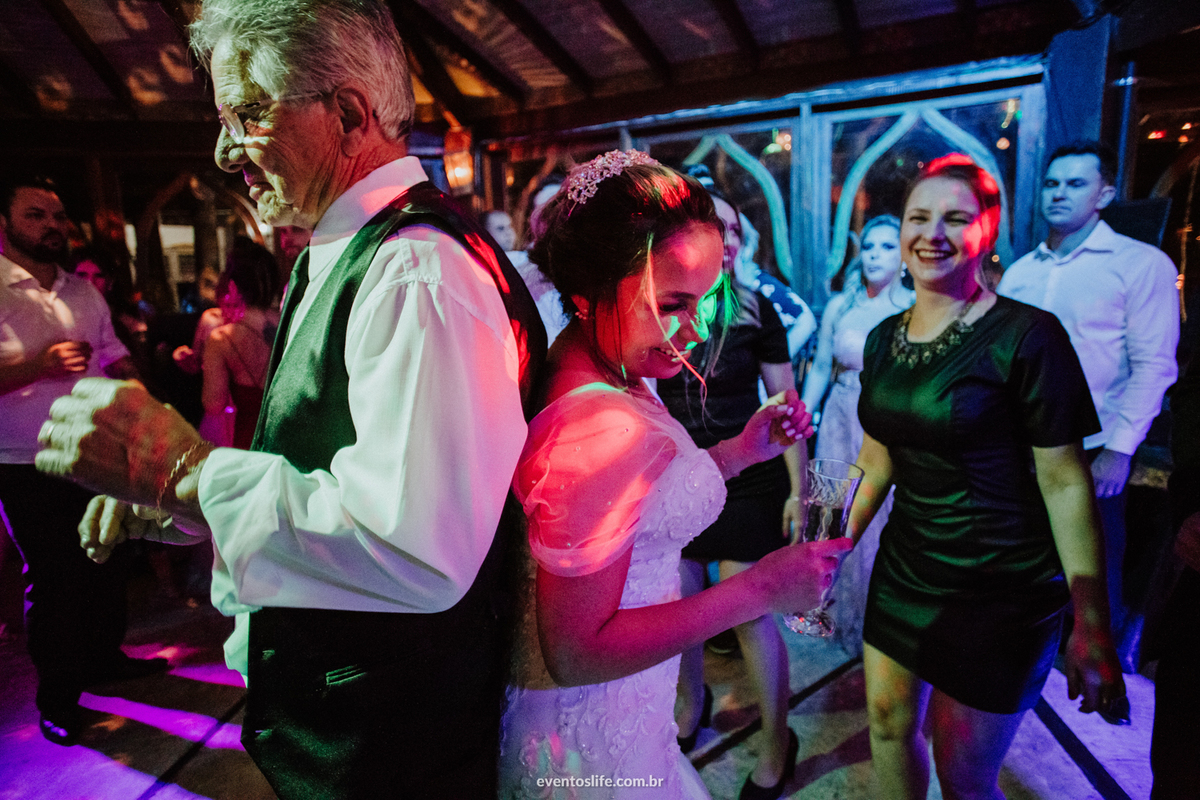 Life Fotografia, Fotografia de Casamento Sorocaba, Fotos de Casamento, Sorocaba, São Roque, São Paulo, Itu, Indaiatuba, Amanda e Rafael, Casamento ao ar livre, Fotos diferentes, Fotos espontâneas, Tajj, Noiva com o pai, Noiva dançando com o pai, Festa