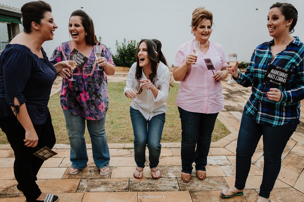 casamento, renata e joão, life fotografia, sorocaba, são paulo, fotografia de casamento, alex oliveira, cyndi omoto, fotografia espontânea, brinde com as madrinhas, champagne, momentos reais, foto de madrinhas, família, mulheres, noiva 2019, carmona