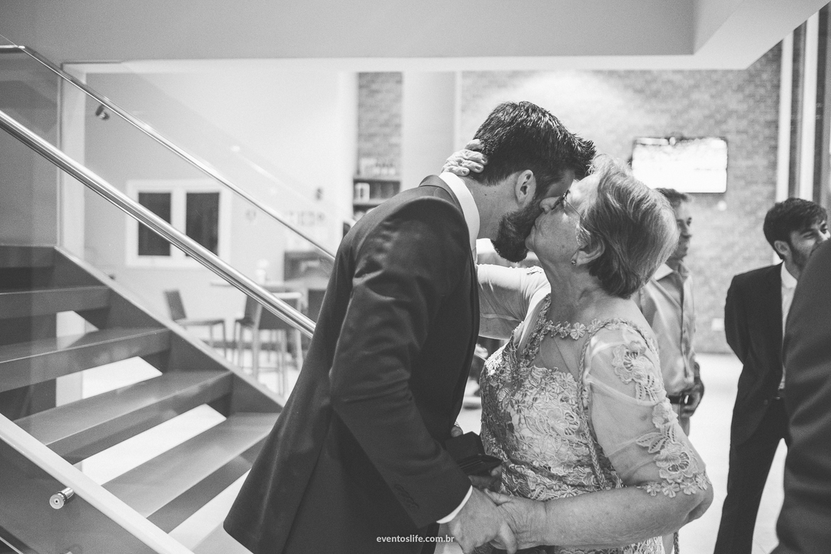 casamento, renata e joão, life fotografia, sorocaba, são paulo, fotografia de casamento, alex oliveira, cyndi omoto, fotografia espontânea, carinho de família, noivo com a avó, avó do noivo, momento real, noivo, hotel all in para noivo, noite de núpcias