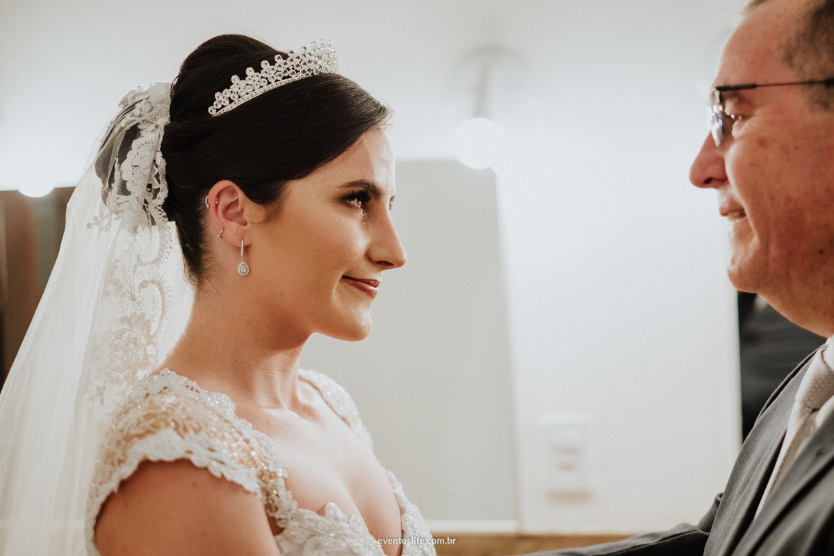 casamento, renata e joão, life fotografia, sorocaba, são paulo, fotografia de casamento, alex oliveira, cyndi omoto, fotografia espontânea, noiva com o pai, noiva chorando, noiva emocionada, como não chorar no casamento, noiva de coroa, véu de noiva