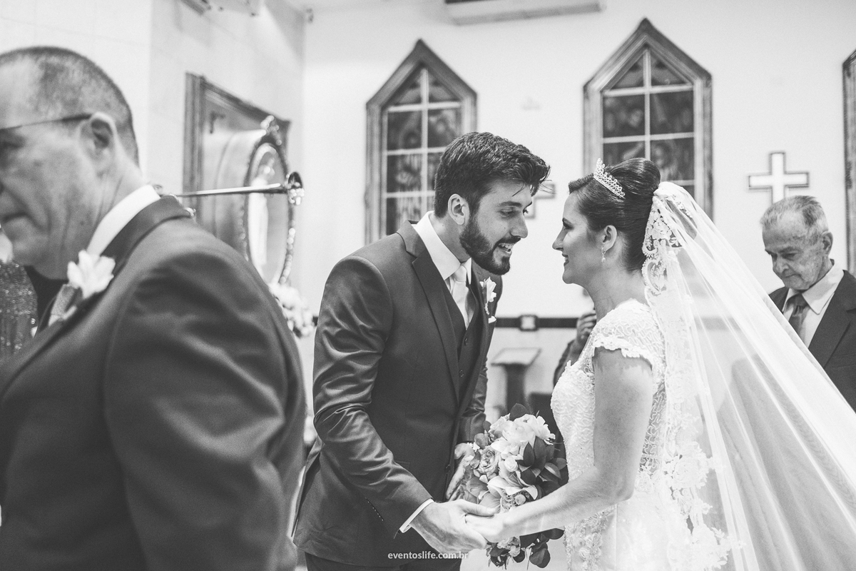 casamento, renata e joão, life fotografia, sorocaba, são paulo, fotografia de casamento, alex oliveira, cyndi omoto, fotografia espontânea, noivo e noiva, entrada da noiva, noiva de véu, coroa, casamento tradicional, rito católico, nossa senhora de fátima