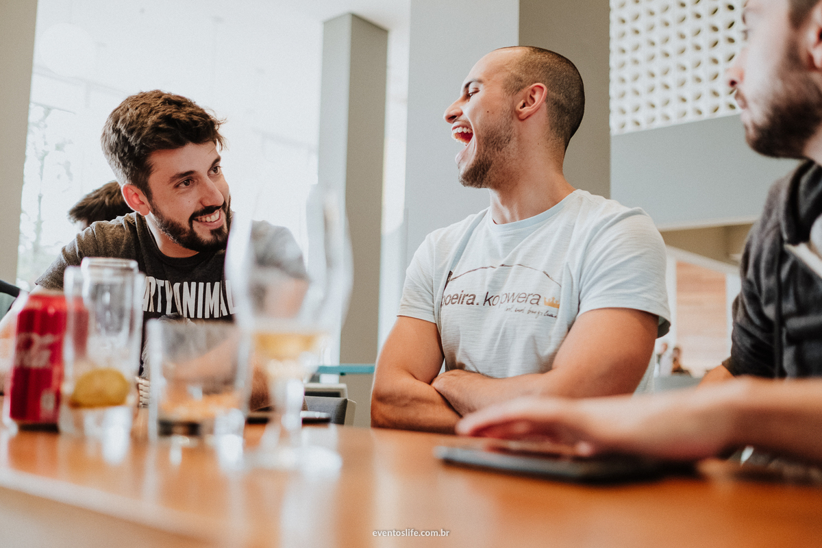 casamento, renata e joão, life fotografia, sorocaba, são paulo, fotografia de casamento, alex oliveira, cyndi omoto, fotografia espontânea, making of, groom, noivo, o que fazer no dia do noivo, amigos do noivo, padrinhos, cerveja, barbearia, hotel all in